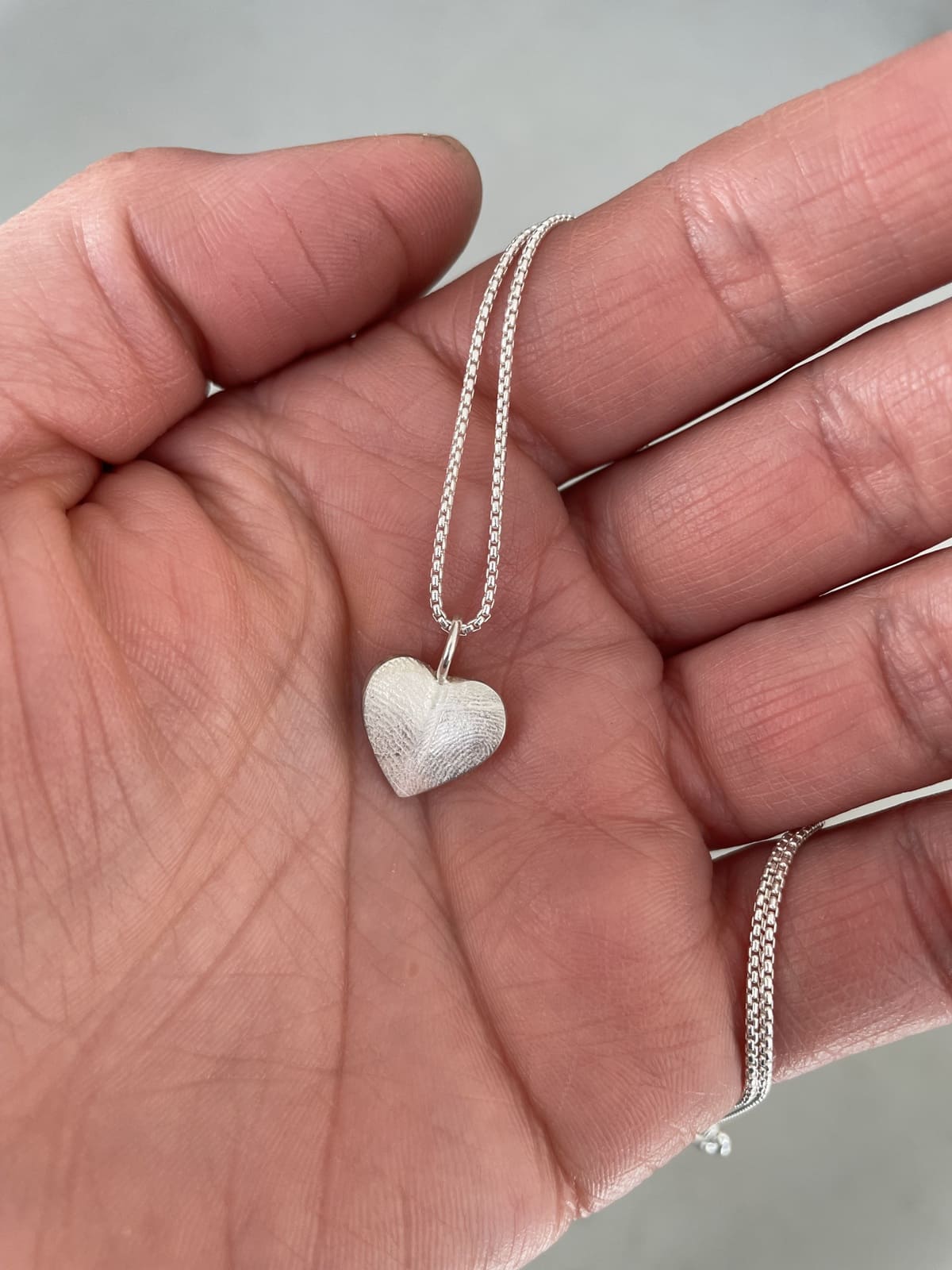 Goldschmiede Ulrike Peuker in der KTV Rostock - Nasenabdruck Pfotenabdruck Trauerschmuck