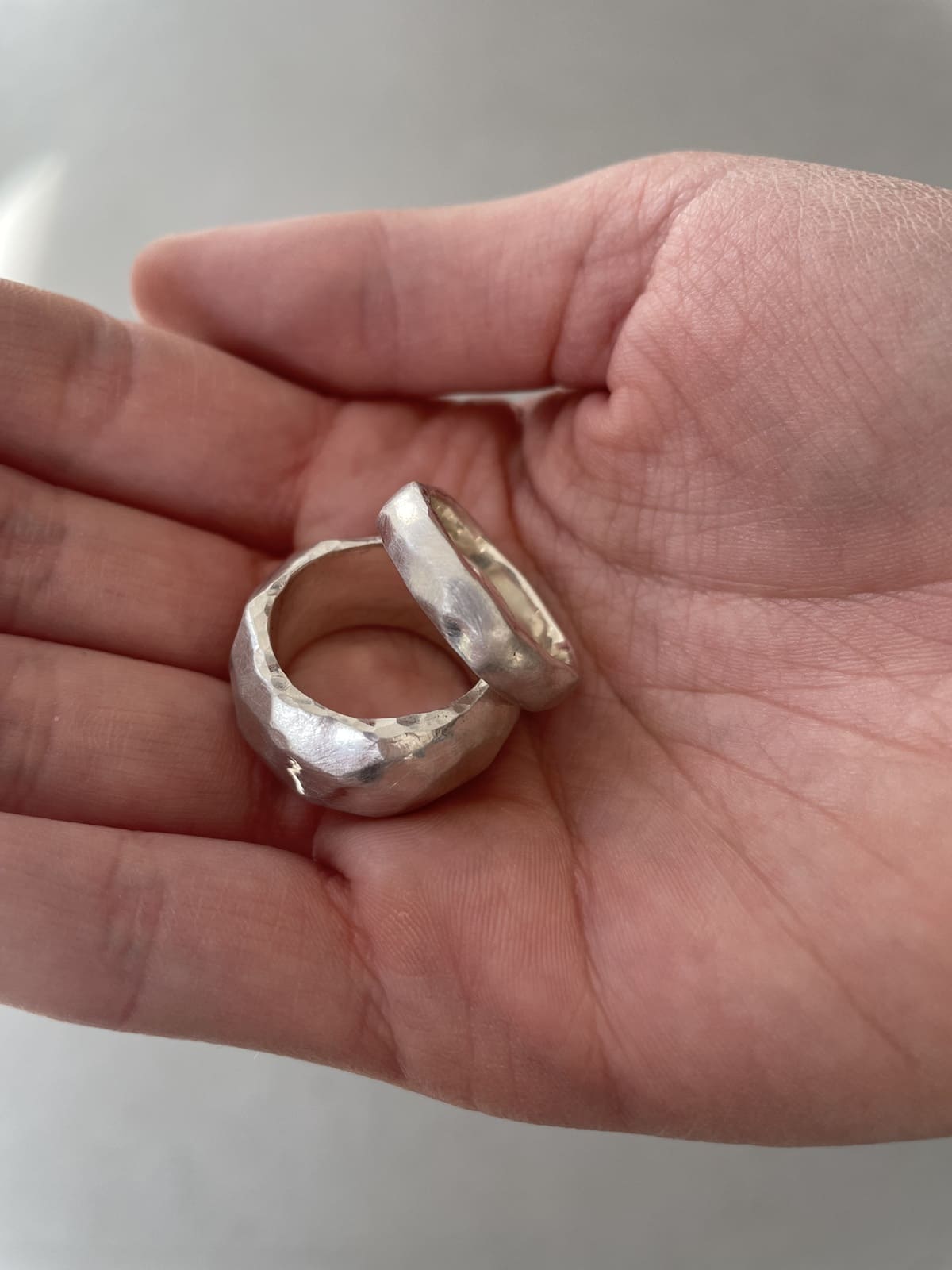 Goldschmiede Ulrike Peuker in der KTV Rostock - Verlobungsringe