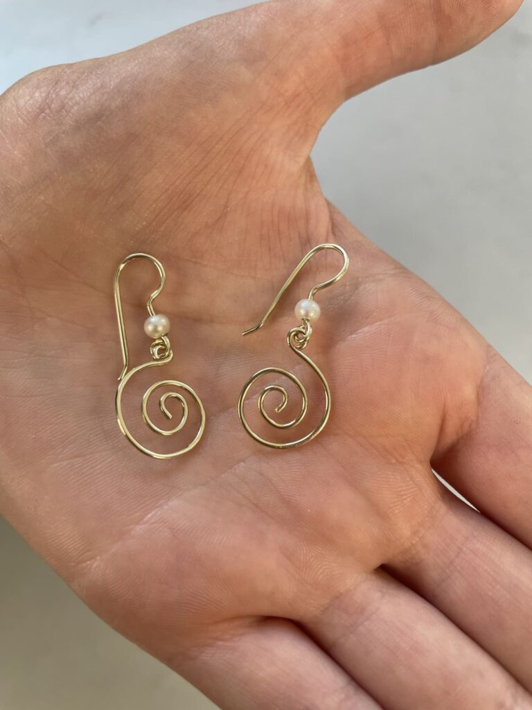 Schmuck Kurse in Rostock bei der Goldschmiede Ulrike Peuker - stelle deine Ohrringe selbst her